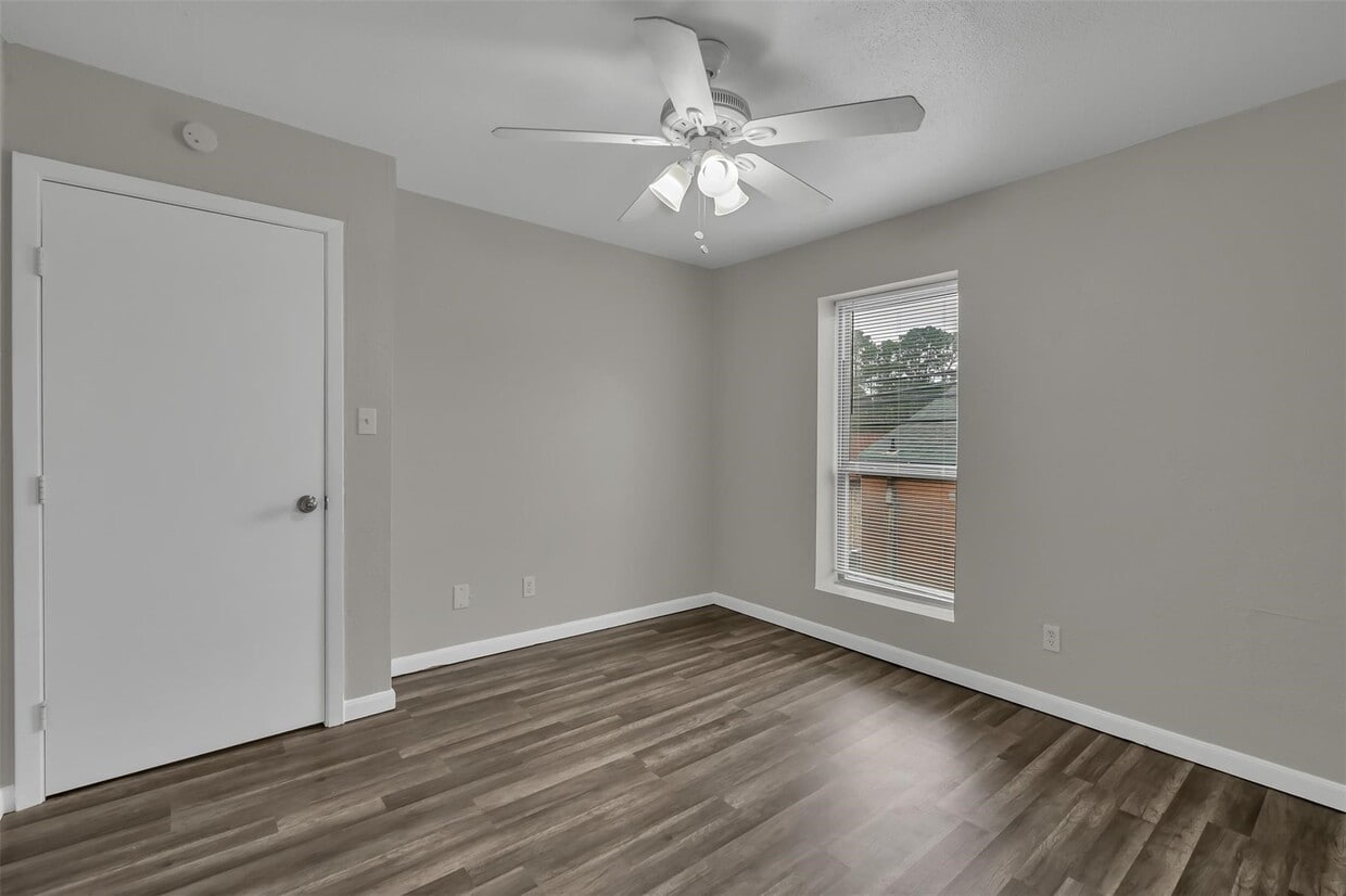 Building Photo - 1910 Willowbend St