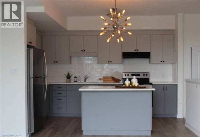 Building Photo - 261 Woodbine Ave