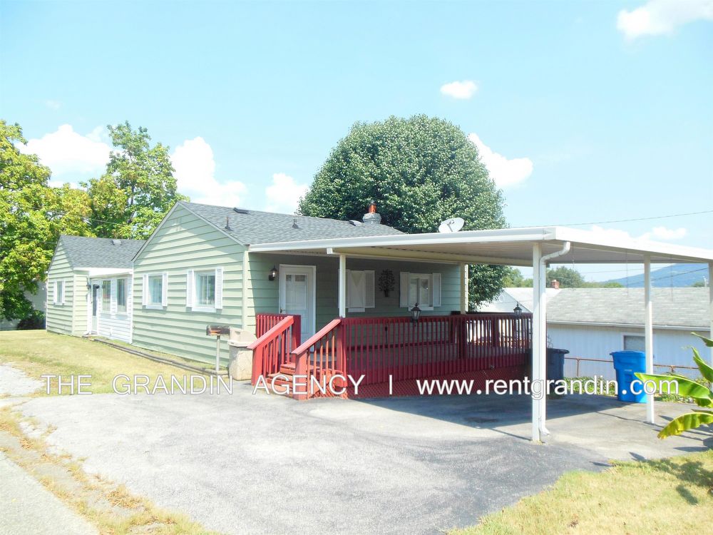 Foto principal - 2325 Mansfield St NE