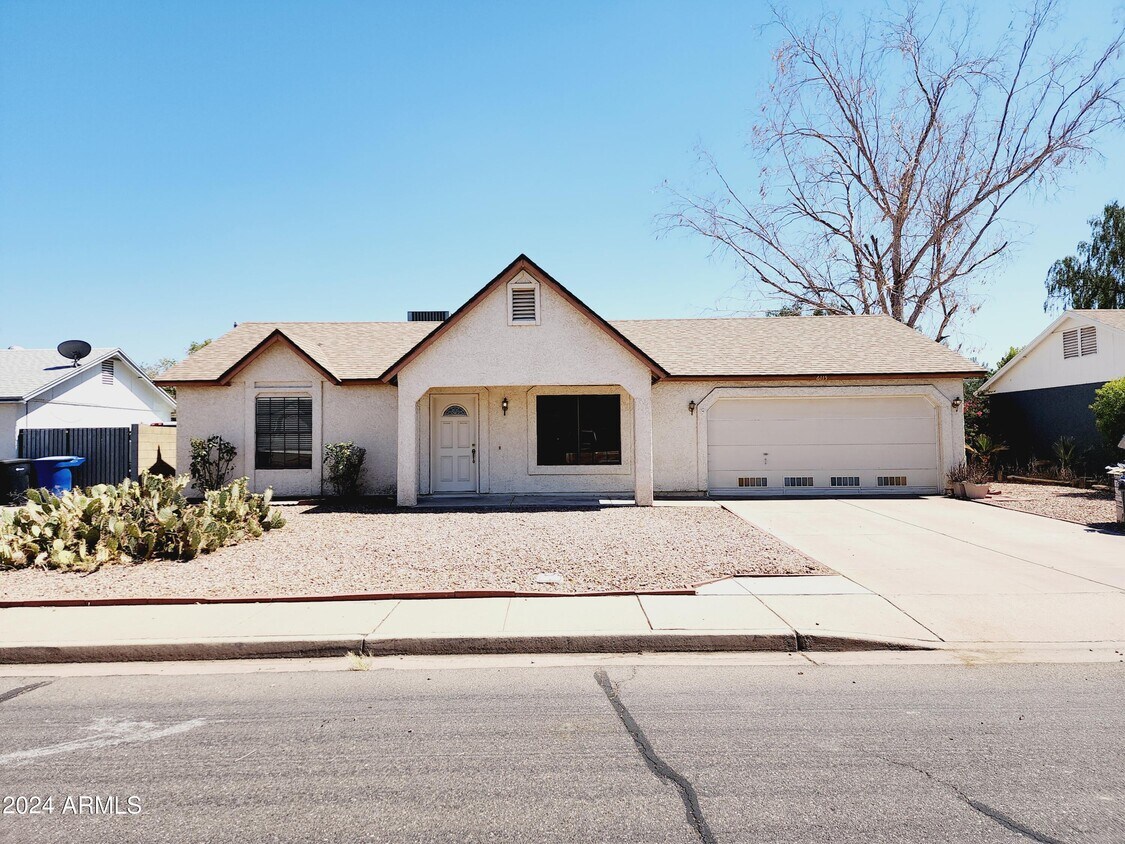 Primary Photo - 6115 W Laredo St