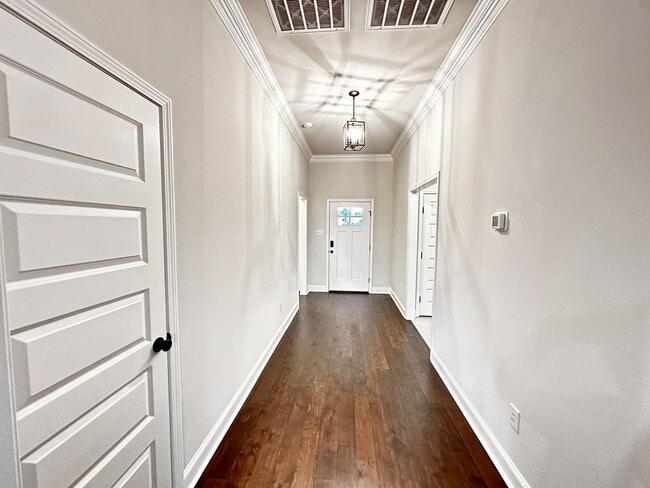 Corredor - 26182 Cold Creek Dr