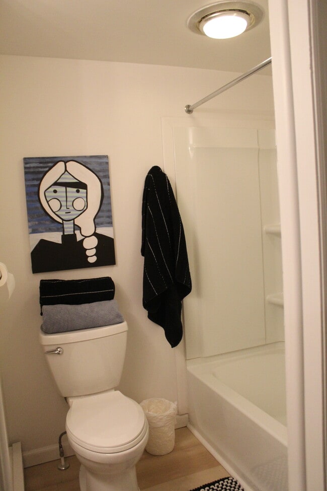Bathroom - 121 E Pomfret St
