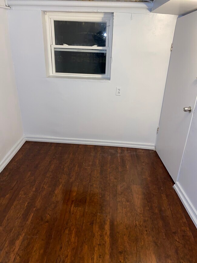 Building Photo - Unit G - 2018 W Birchwood Ave