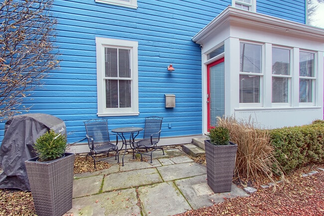 Building Photo - 136 Punta Alley