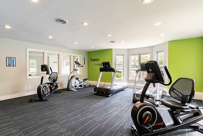 Amplio gimnasio - Central Park Apartments