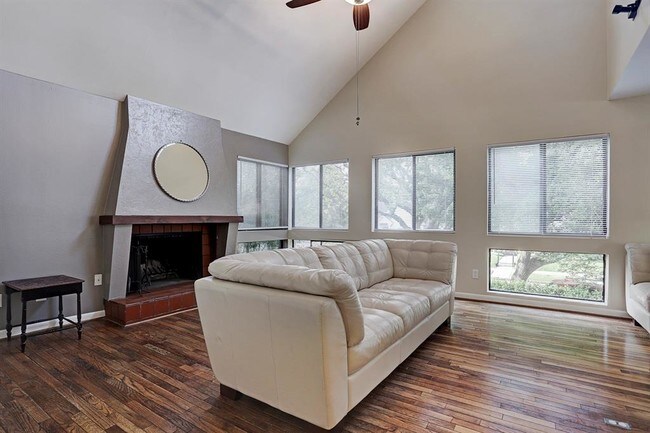 Foto del edificio - 2345 Albans Rd