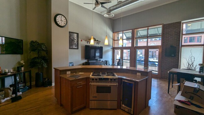 Foto del edificio - FANTASTIC LUXURY CONDO IN BALLPARK NEXT TO COORS FIELD!  FULLY-FURNISHED!