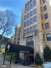 Building Photo - 2040 Belmont Rd NW