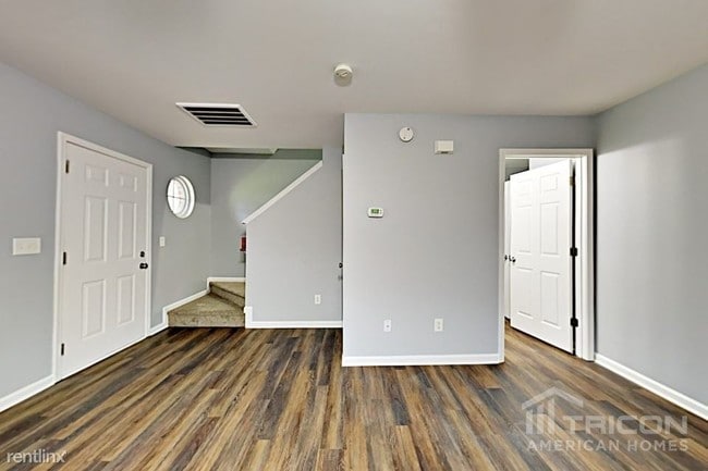 Building Photo - 1204 Thompson Ave