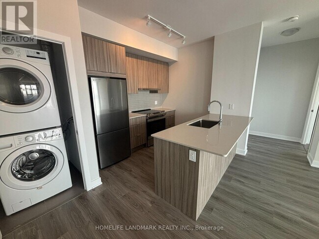 Building Photo - 430-3430 Square One Dr