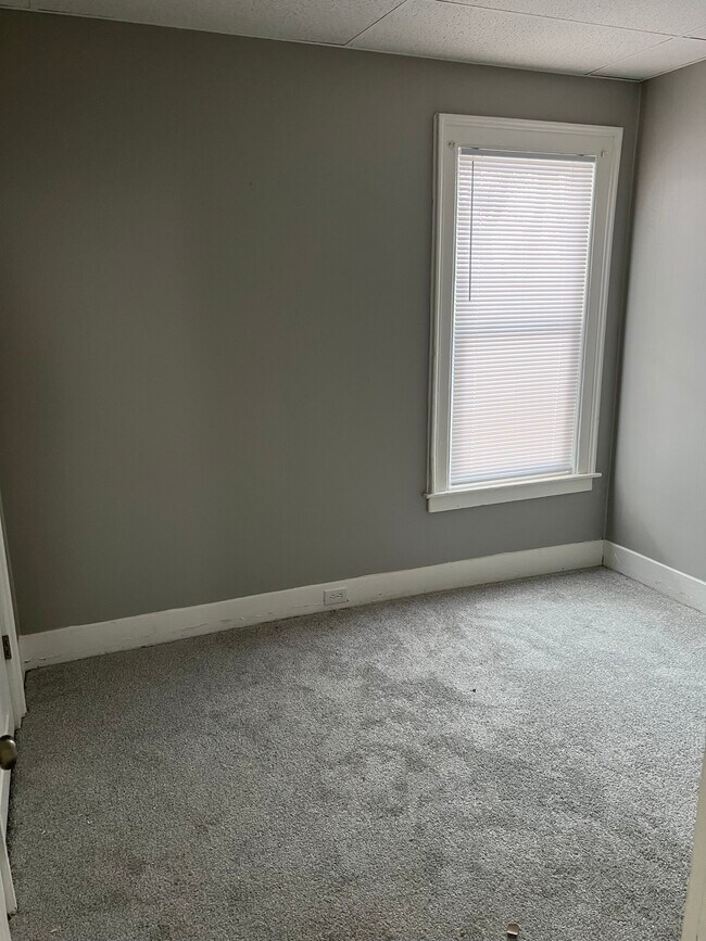 Bedroom - 1506 W Onondaga St