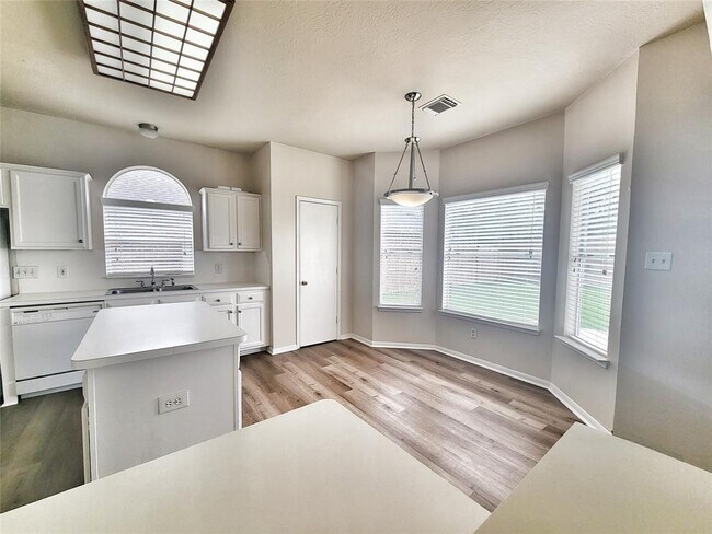 Building Photo - 2715 Sailors Moon Dr