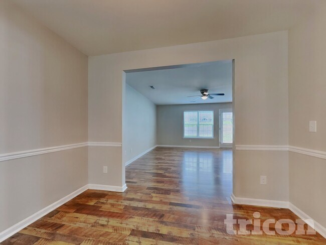 Foto del edificio - 5750 Misty Meadows Ct