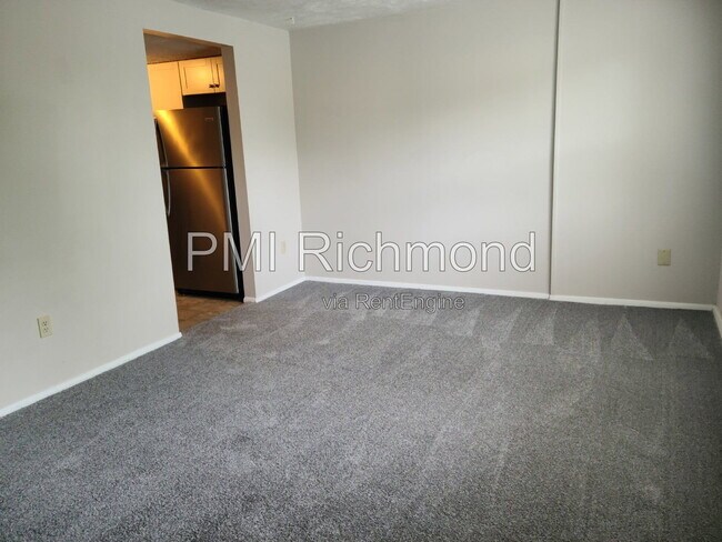 Foto del edificio - 9623 Greenmeadow Cir