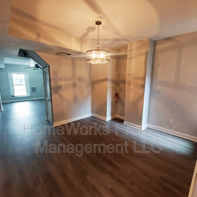 Building Photo - 1639 N Warwick Ave