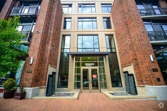 Building Photo - 10000 Main St