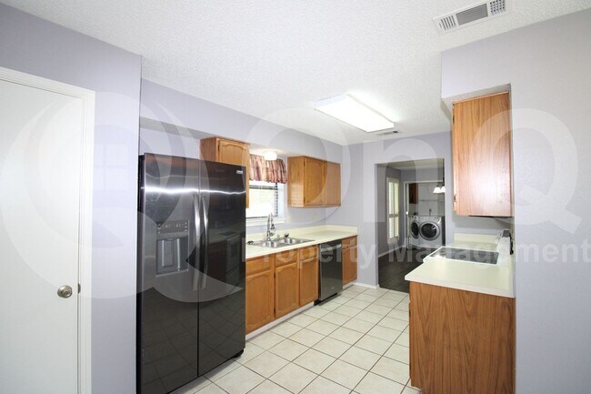 Building Photo - 816 Simon Dr