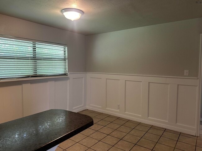 Building Photo - 4618 Cove Rd