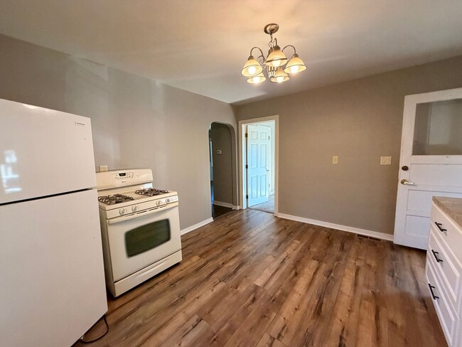 Building Photo - 446 Fontenelle St SE