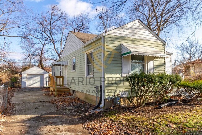 Building Photo - 3 Bed/1 Bath Bungalow near Wes Montgomery ...