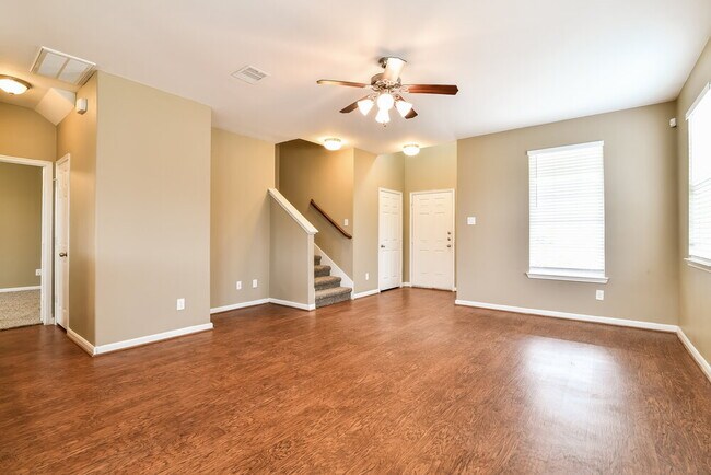 Foto del edificio - 2703 Sleepy Knoll Dr