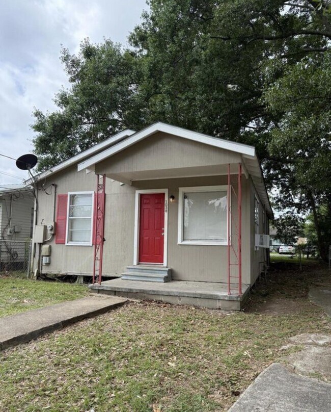 Building Photo - NA - "1039 St Charles St"