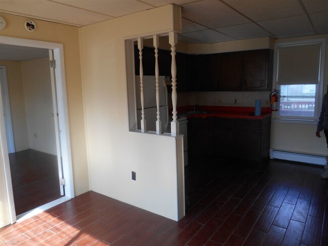 Building Photo - 150 N Albertson Ave