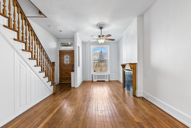 Building Photo - 2428 Poplar St