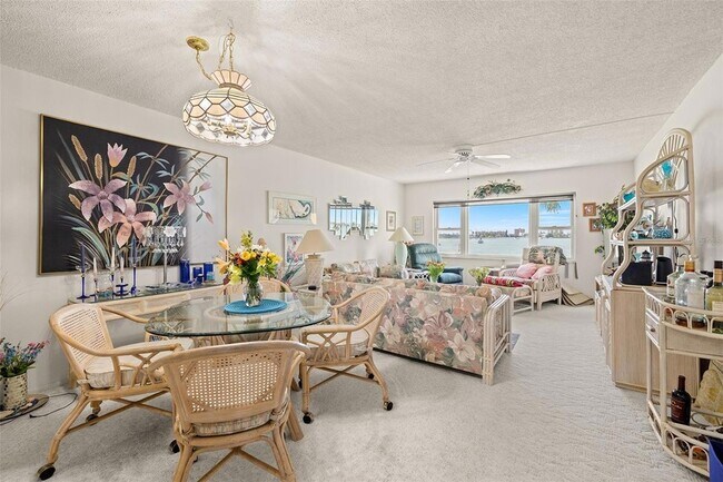 Foto del edificio - 4525 Cove Circle Unit 204