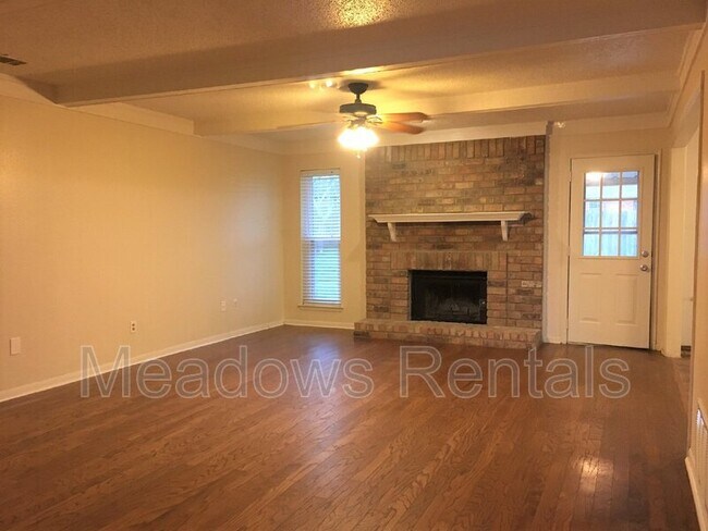 Foto del edificio - 606 Circle Creek Dr