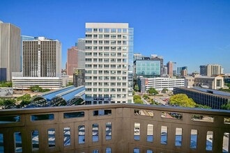 Building Photo - 2016 Main St