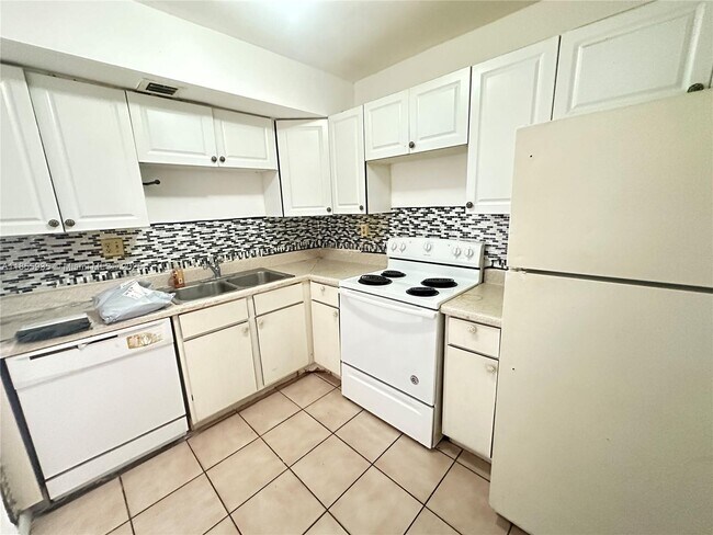 Foto del edificio - 3600 NW 21st St