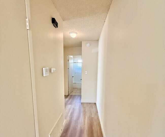 Foto del edificio - 2120 Chrysler Dr