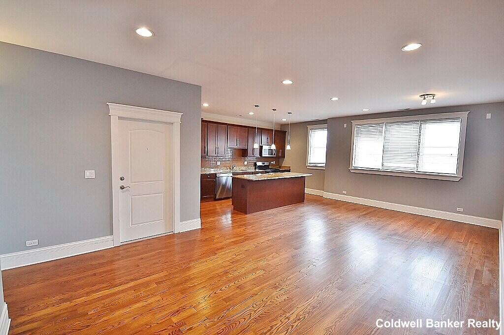 Foto principal - 2827 W Belden Ave
