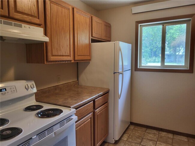 Building Photo - 1320 Black Oak Ave