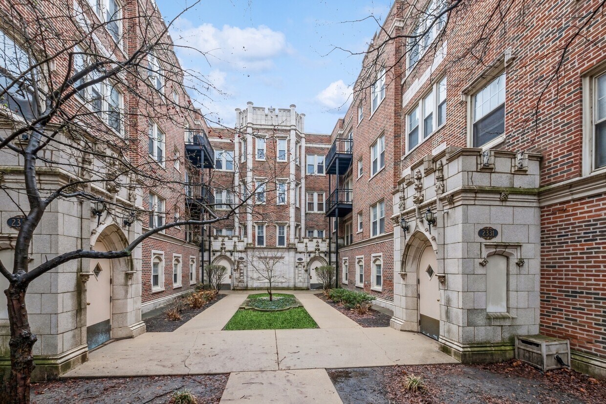 Primary Photo - 2331 E 70th Pl