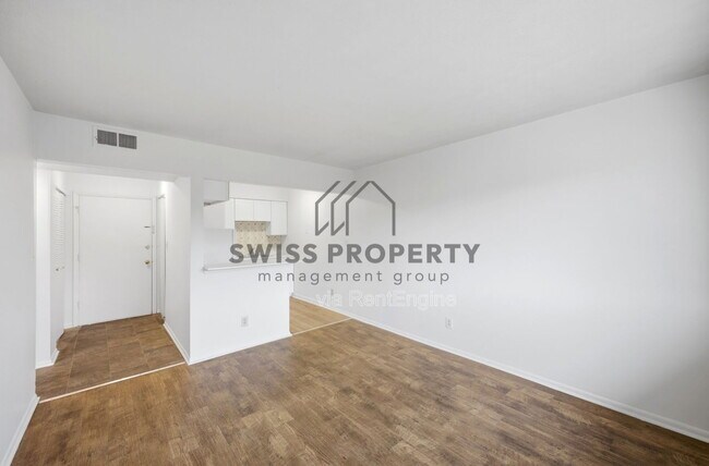 Building Photo - 544 Riverview Dr