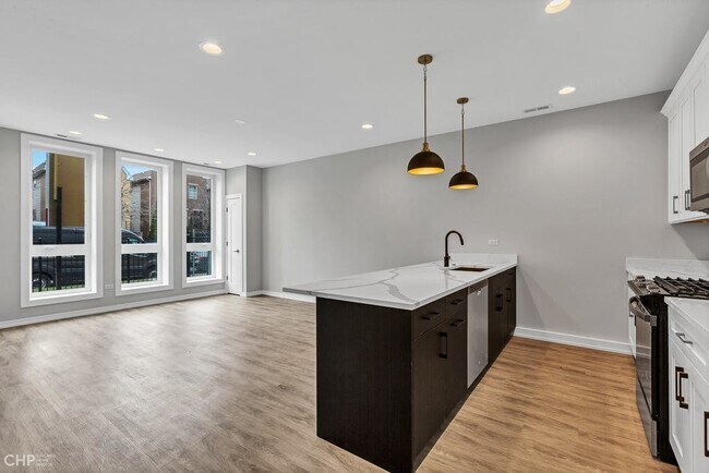 Building Photo - 4902 S St Lawrence Ave