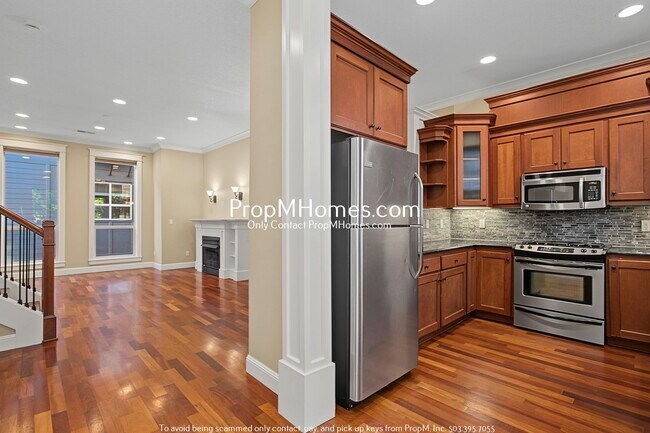 Foto del edificio - Beautiful Two Bedroom Townhouse In Humboldt - End Unit!