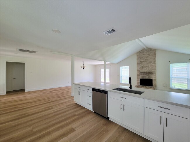 Building Photo - 8103 Wind Forest Dr