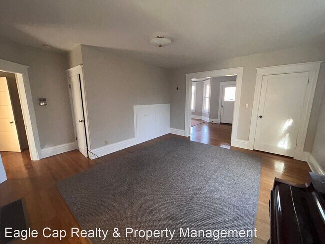 Building Photo - 4 br, 1.5 bath House - 804 O Ave.