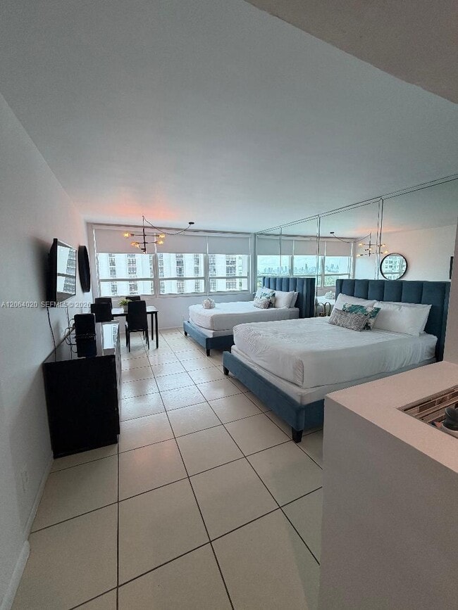 Foto del edificio - 5445 Collins Ave