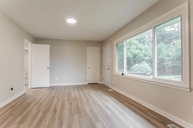 Building Photo - Modern 3BR Home on Quiet End Lot – Fully Updated!