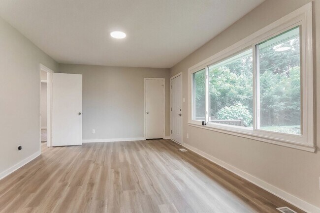 Foto del edificio - Modern 3BR Home on Quiet End Lot – Fully Updated!