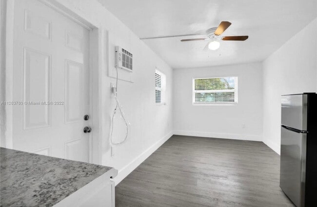 Foto del edificio - 323 NW 108th St