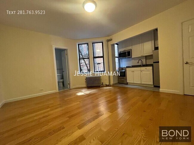 Foto del edificio - 218 W 10th St