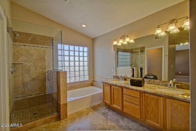 Building Photo - 1674 W Macaw Dr