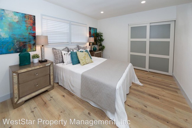 Building Photo - 3911 E 8th St