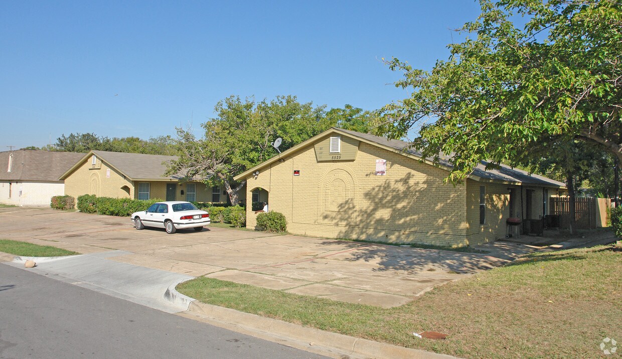 Primary Photo - 5521-5525 Beaty St