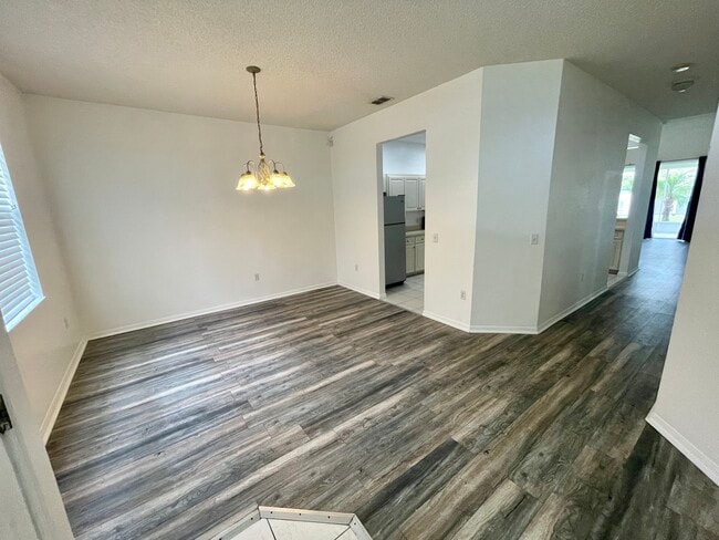 Building Photo - 611 Terranova Dr